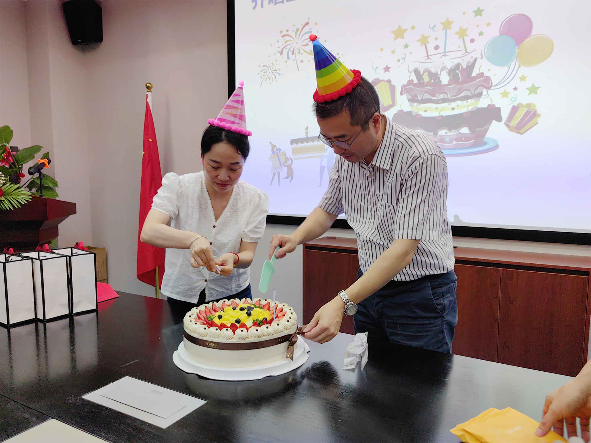 萊爾斯特?絲路陽(yáng)光2024年第二季度員工生日會(huì)圖